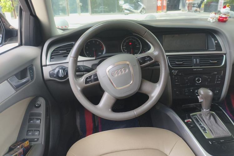Used Audi A4L 2012 2.0 TFSI automatic standard version Steering Wheel
