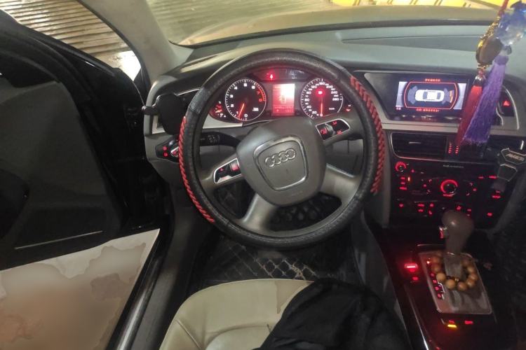 Used Audi A4L 2012 2.0 TFSI automatic Comfort trim level Steering Wheel