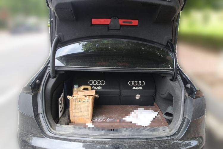 Used Audi A4L 2012 2.0 TFSI automatic Comfort trim level Trunk