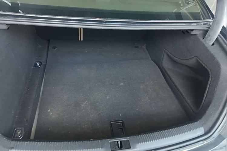 Used Audi A4L 2012 2.0 TFSI automatic Comfort trim level Trunk
