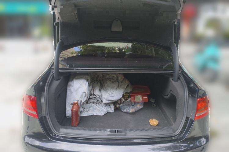 Used Audi A4L 2012 2.0 TFSI automatic standard version Trunk