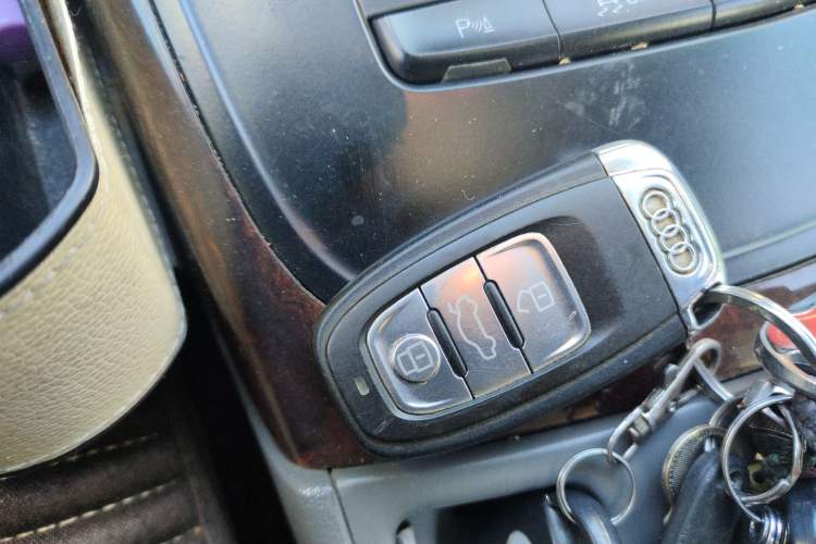 Used Audi A4L 2012 2.0 TFSI automatic Comfort trim level Vehicle Key