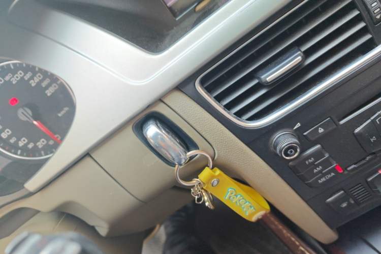 Used Audi A4L 2012 2.0 TFSI automatic Comfort trim level Vehicle Key