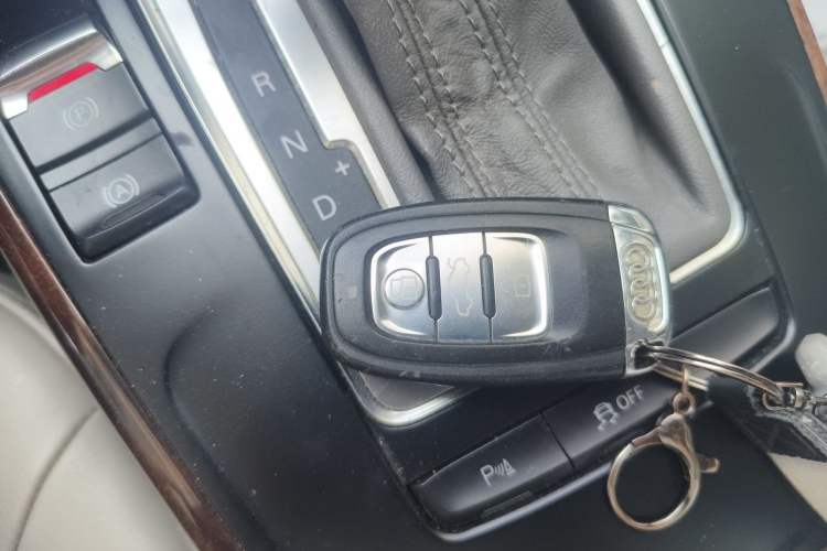 Used Audi A4L 2012 2.0 TFSI automatic standard version Vehicle Key