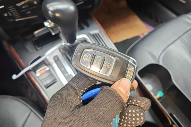 Used Audi A4L 2012 2.0 TFSI automatic standard version Vehicle Key