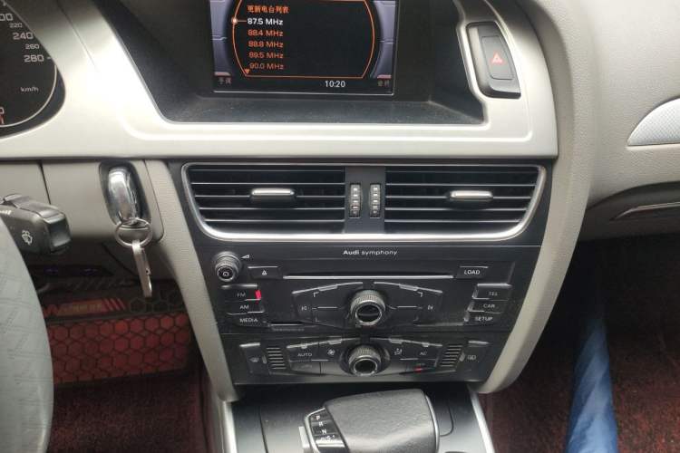 Used Audi A4L 2012 2.0 TFSI automatic standard version Audio And AC Panel