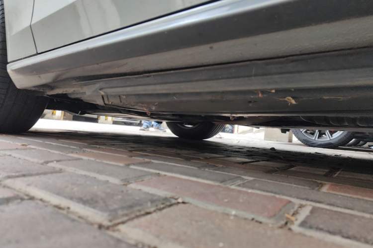 Used Audi A4L 2012 2.0 TFSI automatic Comfort trim level Chassis Front Left