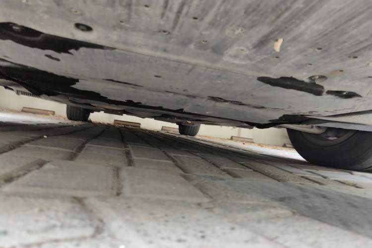 Used Audi A4L 2012 2.0 TFSI automatic Comfort trim level Chassis Front