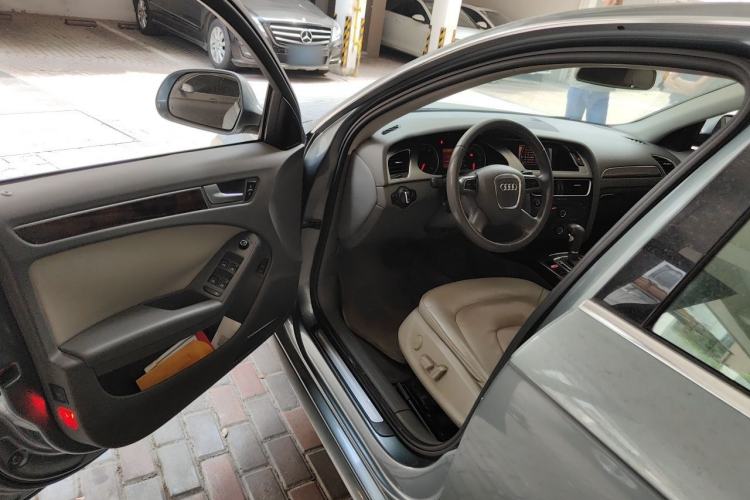 Used Audi A4L 2012 2.0 TFSI automatic Comfort trim level Driver Seat