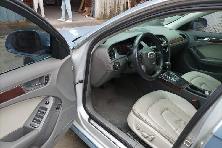 Used Audi A4L 2012 2.0 TFSI automatic Comfort trim level Driver Seat