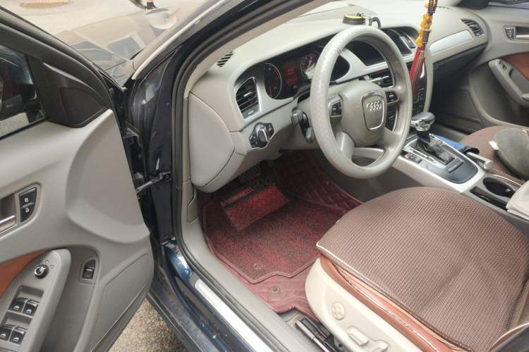 Used Audi A4L 2012 2.0 TFSI automatic standard version Driver Seat