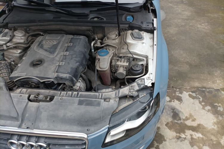 Used Audi A4L 2012 2.0 TFSI automatic Comfort trim level Engine Bay Left