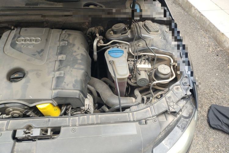 Used Audi A4L 2012 2.0 TFSI automatic standard version Engine Bay Left