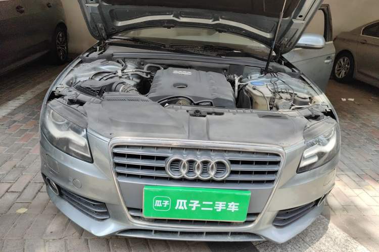 Used Audi A4L 2012 2.0 TFSI automatic Comfort trim level Engine Bay