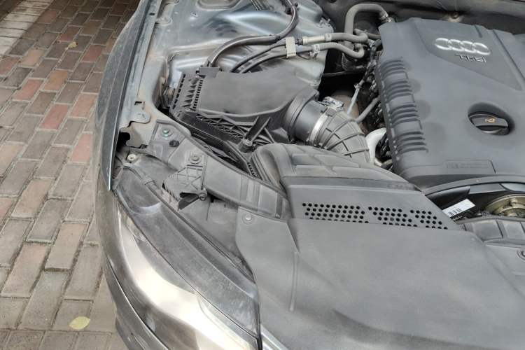Used Audi A4L 2012 2.0 TFSI automatic Comfort trim level Engine Bay Right