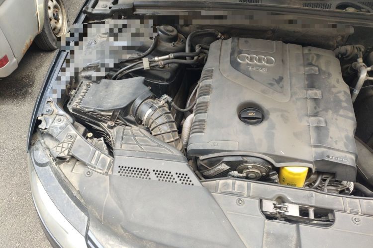 Used Audi A4L 2012 2.0 TFSI automatic standard version Engine Bay Right