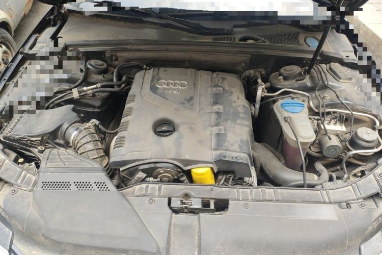 Used Audi A4L 2012 2.0 TFSI automatic standard version Engine Bay