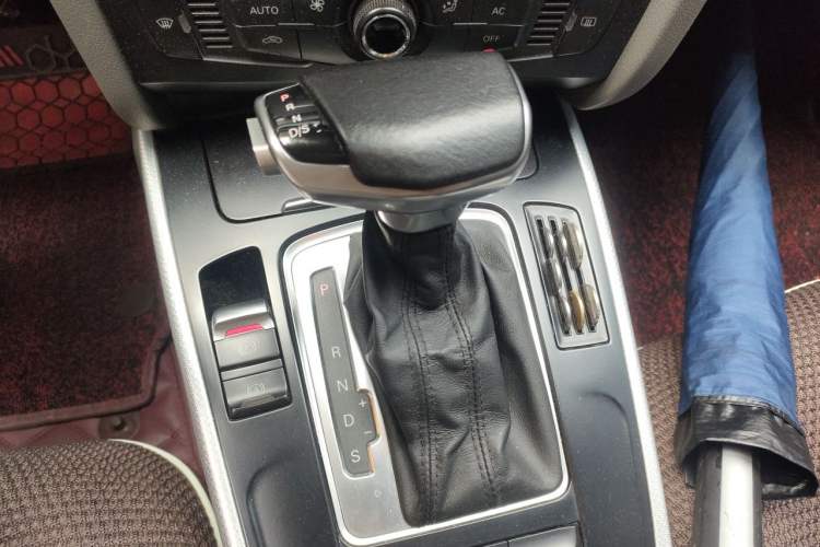 Used Audi A4L 2012 2.0 TFSI automatic standard version Gear Lever