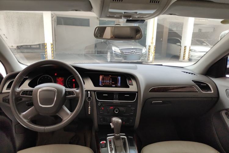 Used Audi A4L 2012 2.0 TFSI automatic Comfort trim level Headliner