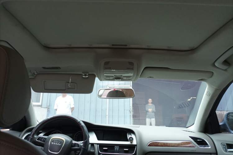 Used Audi A4L 2012 2.0 TFSI automatic Comfort trim level Headliner
