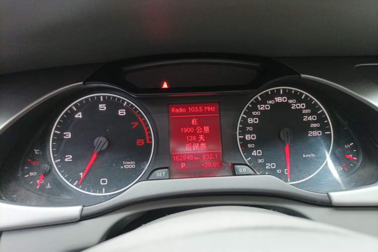 Used Audi A4L 2012 2.0 TFSI automatic Comfort trim level Instrument Cluster