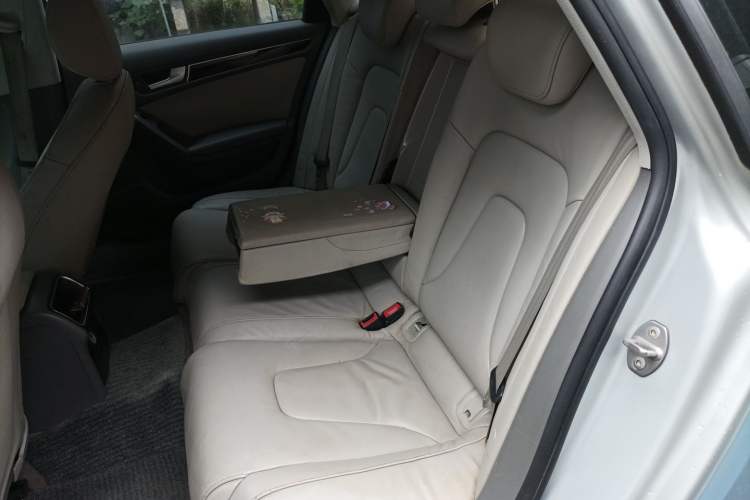 Used Audi A4L 2012 2.0 TFSI automatic Comfort trim level Left Rear Seat