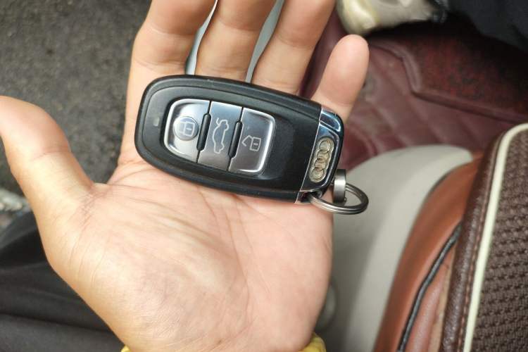 Used Audi A4L 2012 2.0 TFSI automatic standard version Vehicle Key