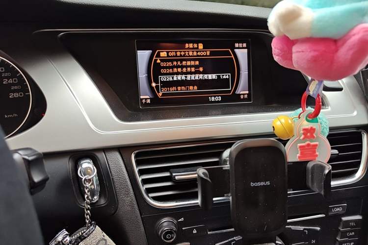 Used Audi A4L 2012 2.0 TFSI automatic standard version Audio And AC Panel