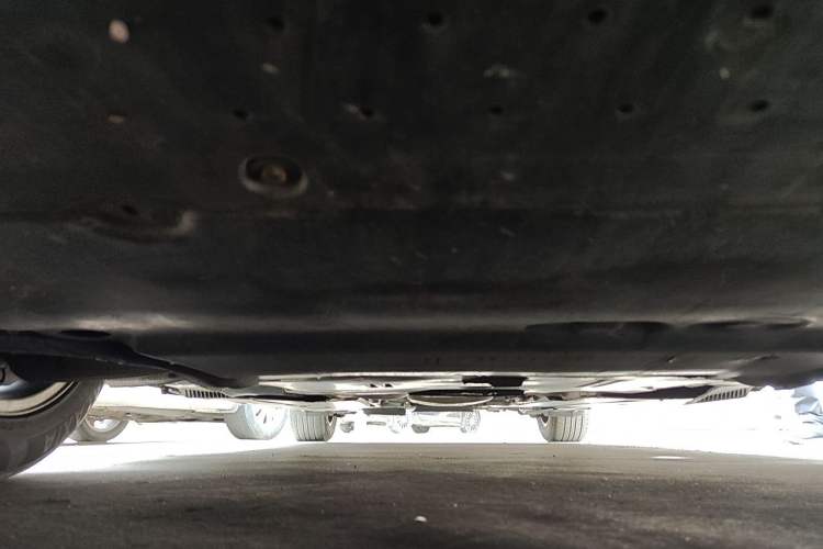 Used Audi A4L 2012 2.0 TFSI automatic standard version Chassis Front