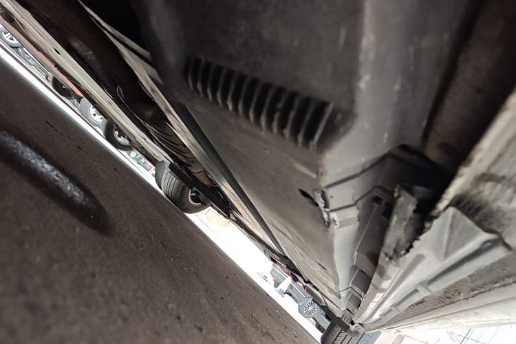 Used Audi A4L 2012 2.0 TFSI automatic standard version Chassis Front Left