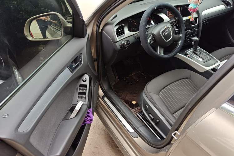 Used Audi A4L 2012 2.0 TFSI automatic standard version Driver Seat