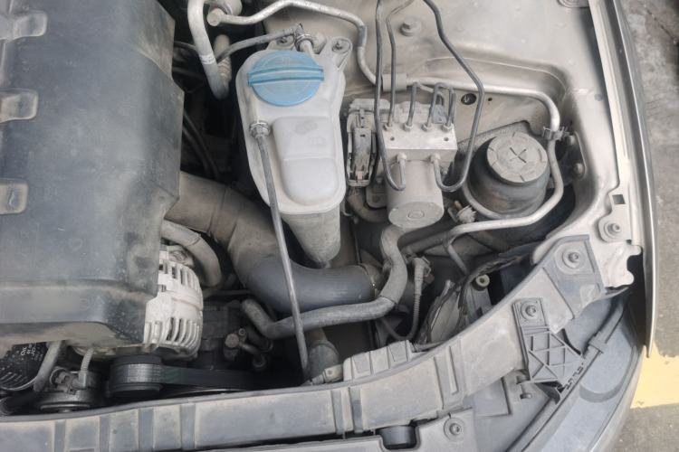 Used Audi A4L 2012 2.0 TFSI automatic Comfort trim level Engine Bay Left