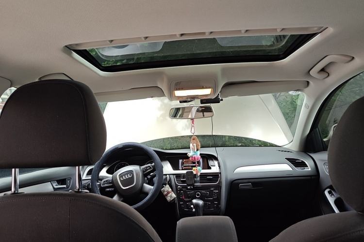 Used Audi A4L 2012 2.0 TFSI automatic standard version Headliner