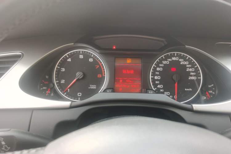 Used Audi A4L 2012 2.0 TFSI automatic Comfort trim level Instrument Cluster