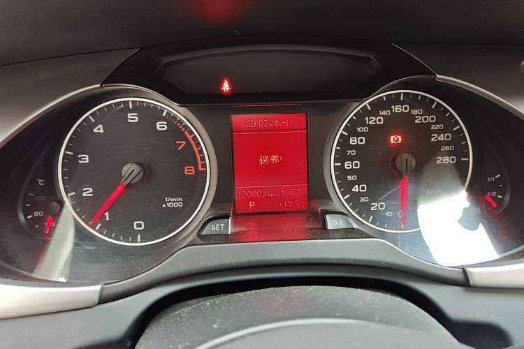 Used Audi A4L 2012 2.0 TFSI automatic standard version Instrument Cluster
