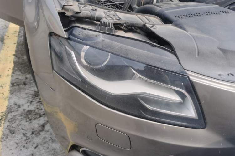 Used Audi A4L 2012 2.0 TFSI automatic Comfort trim level Right Front Headlight