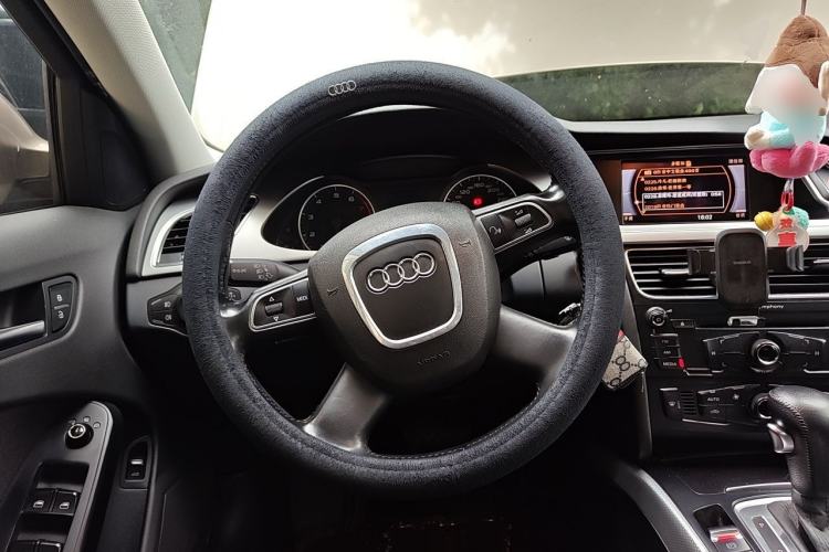Used Audi A4L 2012 2.0 TFSI automatic standard version Steering Wheel