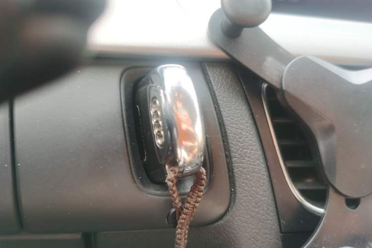 Used Audi A4L 2012 2.0 TFSI automatic Comfort trim level Vehicle Key