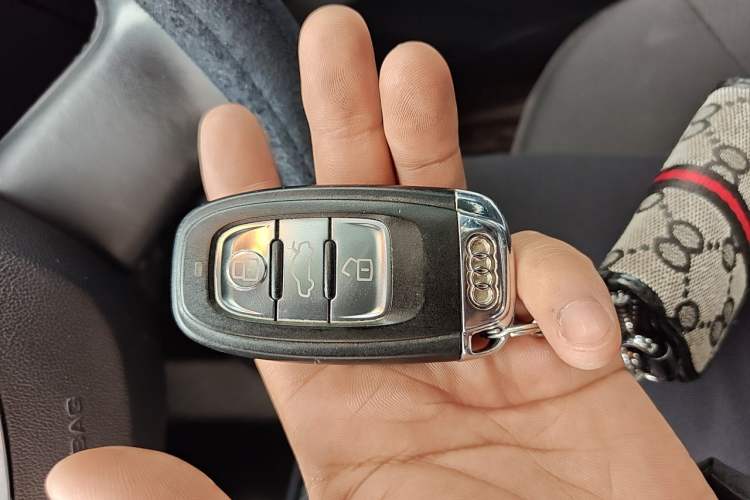 Used Audi A4L 2012 2.0 TFSI automatic standard version Vehicle Key