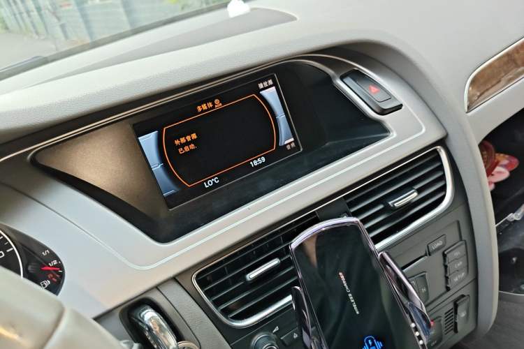 Used Audi A4L 2012 2.0 TFSI automatic Comfort trim level Audio And AC Panel