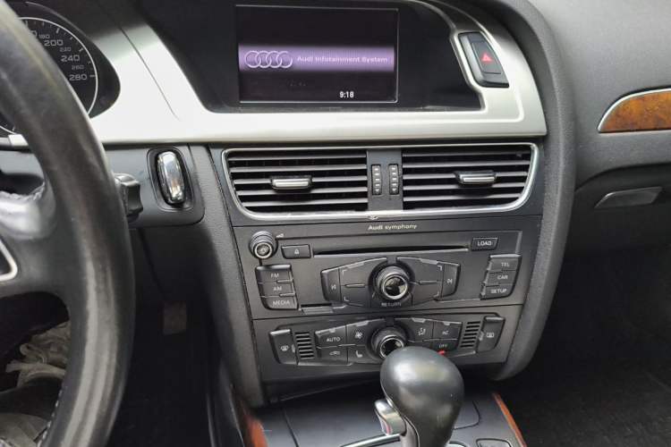 Used Audi A4L 2012 2.0 TFSI automatic standard version Audio And AC Panel