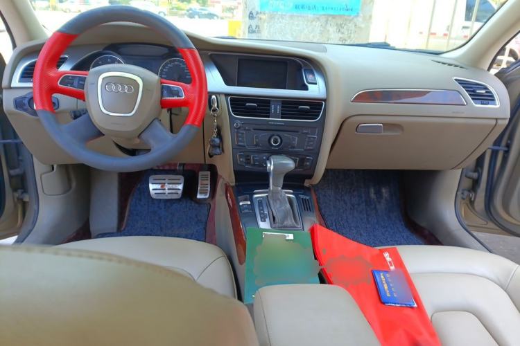 Used Audi A4L 2012 2.0 TFSI automatic standard version Center Console