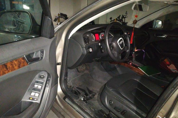 Used Audi A4L 2012 2.0 TFSI automatic Comfort trim level Driver Seat