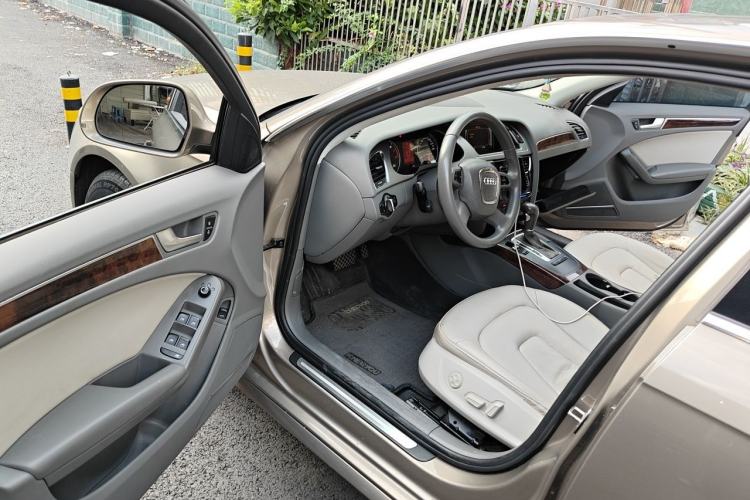 Used Audi A4L 2012 2.0 TFSI automatic Comfort trim level Driver Seat