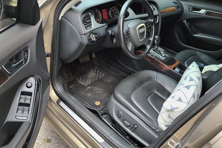Used Audi A4L 2012 2.0 TFSI automatic standard version Driver Seat