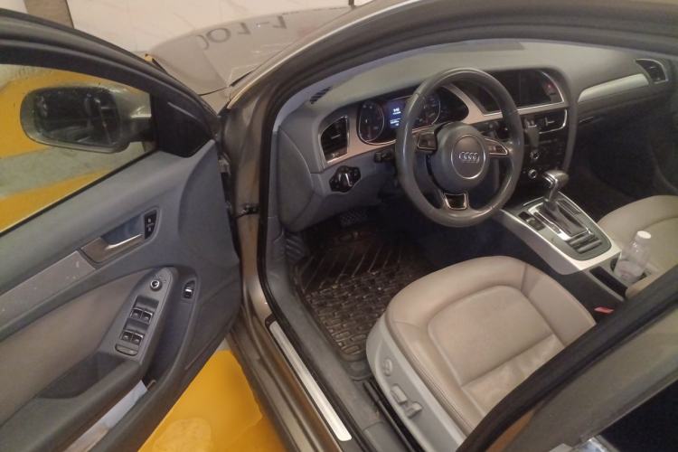 Used Audi A4L 2012 2.0 TFSI automatic Comfort trim level Driver Seat