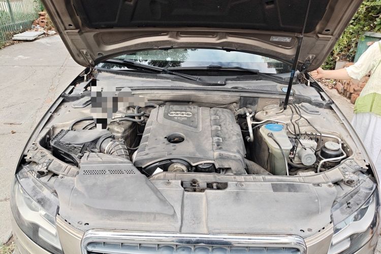 Used Audi A4L 2012 2.0 TFSI automatic Comfort trim level Engine Bay