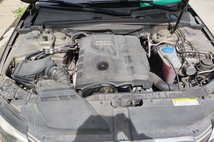 Used Audi A4L 2012 2.0 TFSI automatic standard version Engine Bay
