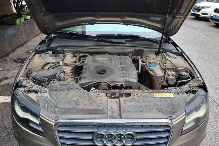 Used Audi A4L 2012 2.0 TFSI automatic standard version Engine Bay