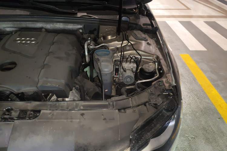 Used Audi A4L 2012 2.0 TFSI automatic Comfort trim level Engine Bay Left